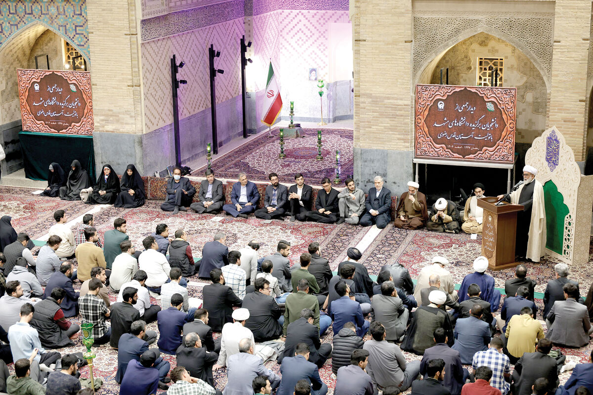 کوله‌هایی از دانش بر دوش؛ چشم‌هایی پر از برق پرسش