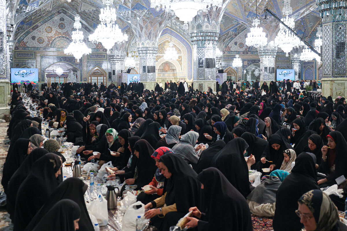 ۴ هزار معلم، میهمان «سفره پدری» در حرم رضوی