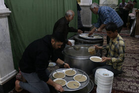 گزارش تصویری |  افطاری ساده با طعم مهربانی درمشهد