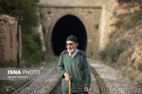 گزارش تصویری | عکس منتخب هفته
«برجعلی شیرزاد»؛ قدیمی‌ترین کارگر خط آهن شمال