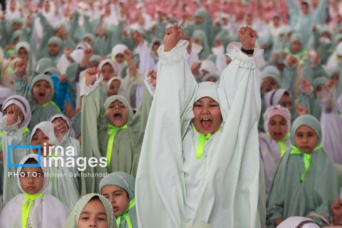 گزارش تصویری | عکس منتخب هفته
جشن روزه‌اولی‌ها در حرم امام رضا (ع)