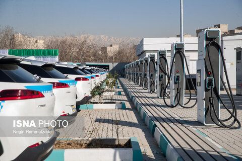 گزارش تصویری | عکس منتخب هفته
رونمایی از بزرگترین ایستگاه شارژ برقی تهران