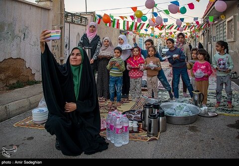 گزارش تصویری | عکس منتخب هفته
مراسم افطاری ساده در محله قبله شیراز