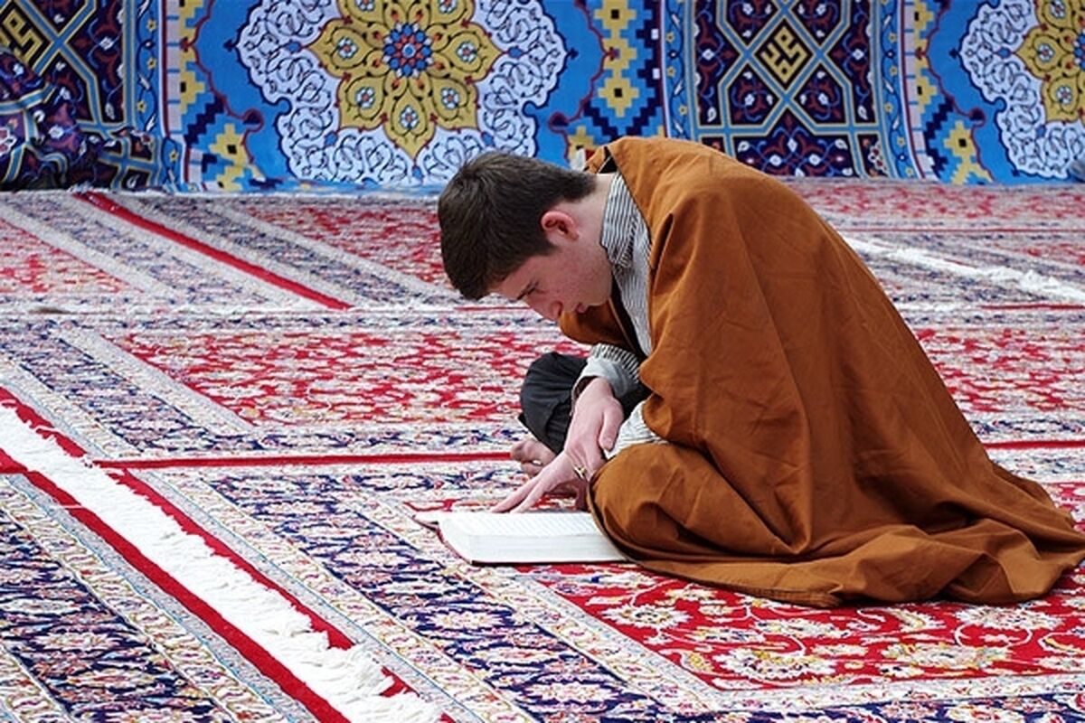 آغاز اعتکاف رمضانیه ۴۵۰ طلبه بین‌المللی در مشهد