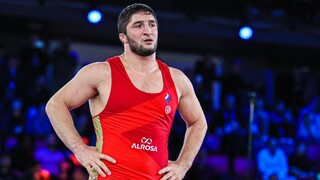 غرش تانک روسی در تیرانا؛ سعدالله‌یف مقتدرانه قهرمان شد