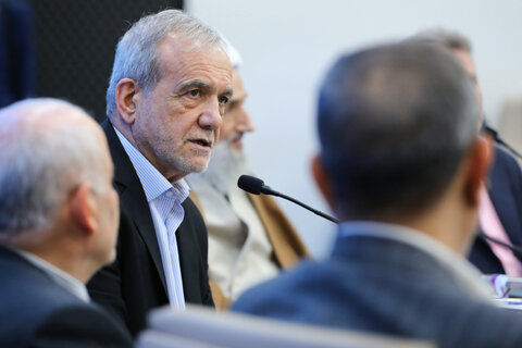 پزشکیان: ما قربانی تروریست هستیم/ ترامپ با سند علیه ایران صحبت کند