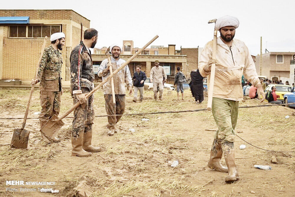 نقش روحانیت در گذار از بحرانها