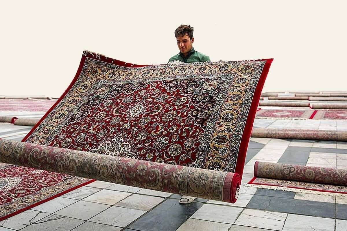 جذب داوطلبان دانش‌آموز برای خدمت در خدمات فرش حرم مطهر رضوی
