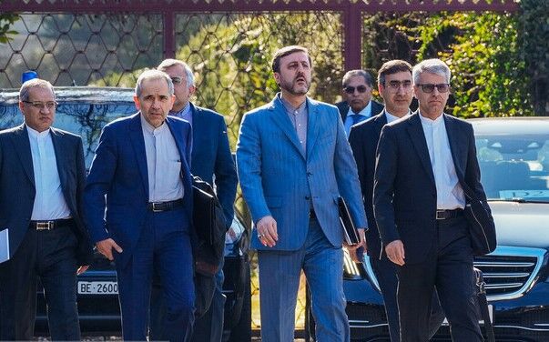 معاون عارف: ماموریت دیپلمات‌ها دور کردن سایه جنگ و تحریم‌هاست