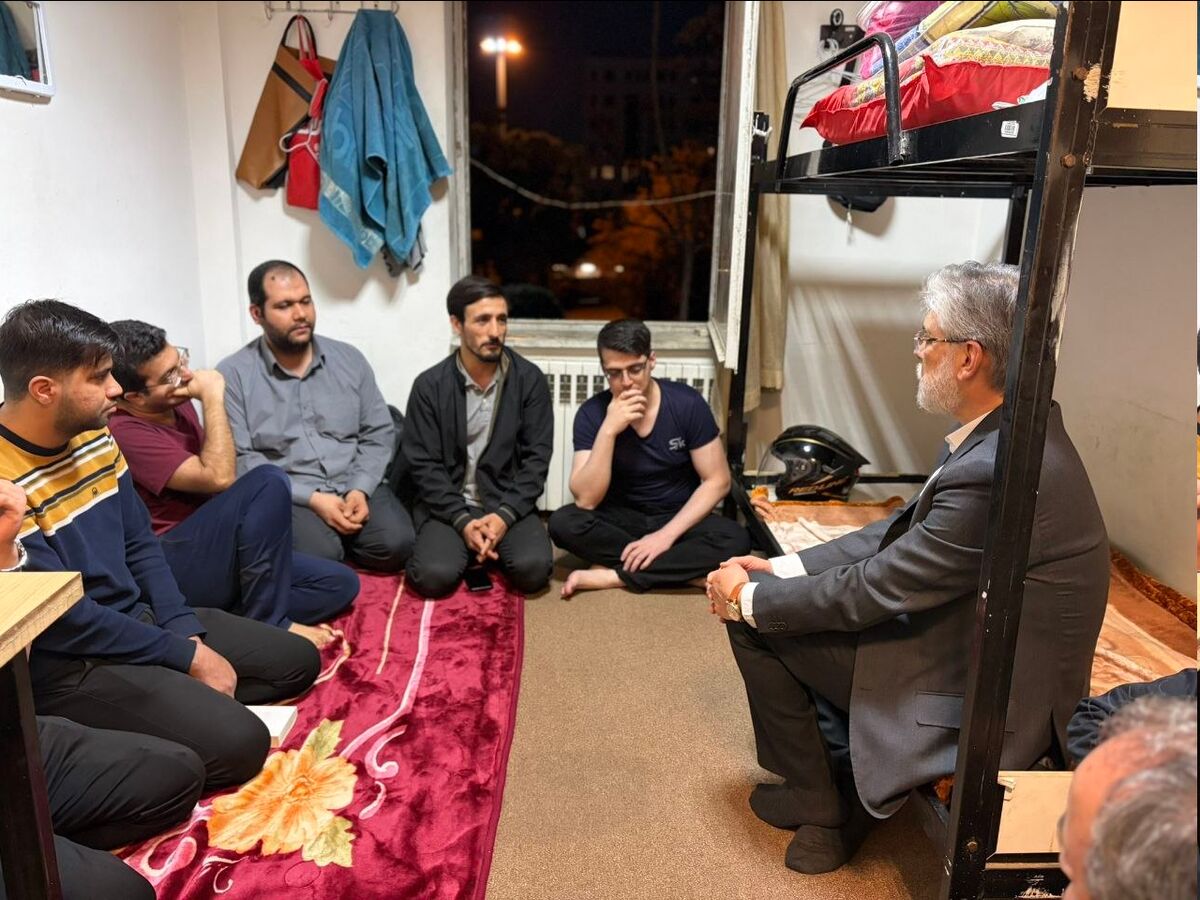 وزیر علوم نقدها و حرف‌های صریح دانشجویان خوابگاهی دانشگاه تهران را شنید