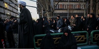 فیلم |  تجمع سوگواران رهبر شهید انقلاب در مقابل دانشگاه تهران