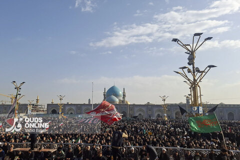 گزارش تصویری | تجمع سوگواران رهبر شهید انقلاب در حرم مطهر رضوی