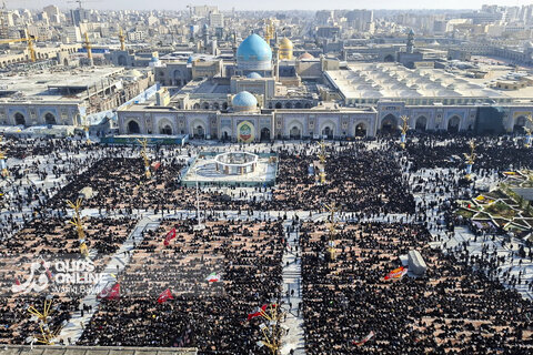 گزارش تصویری | تجمع سوگواران رهبر شهید انقلاب در حرم مطهر رضوی