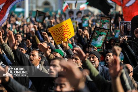 گزارش تصویری | تجمع سوگواران رهبر شهید انقلاب در حرم مطهر رضوی