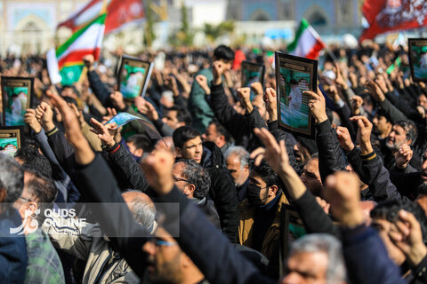گزارش تصویری | تجمع سوگواران رهبر شهید انقلاب در حرم مطهر رضوی