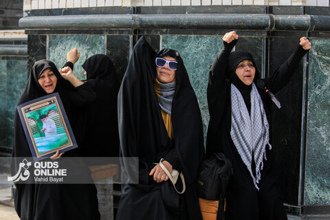 گزارش تصویری | تجمع سوگواران رهبر شهید انقلاب در حرم مطهر رضوی