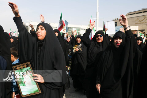 گزارش تصویری | تجمع سوگواران رهبر شهید انقلاب در میدان شهدا  _ مشهد
