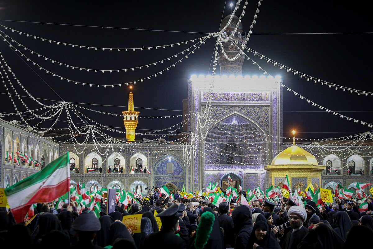 برگزاری مراسم سوگواری و عزای شهادت علمدار جهان اسلام، آیت‌الله العظمی امام خامنه‌ای(ره) در محضر امام رضا(ع)