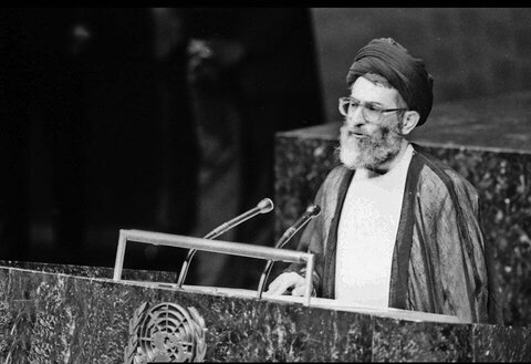 برگهایی از زندگی «رهبر شهید»