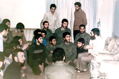 برگ‌هایی از زندگی «رهبر شهید»