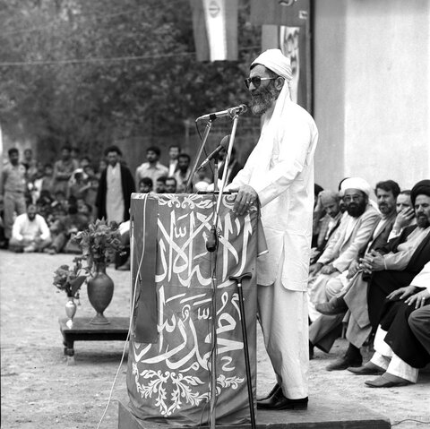برگ‌هایی از زندگی «رهبر شهید»