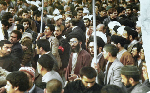 برگ‌هایی از زندگی «رهبر شهید»