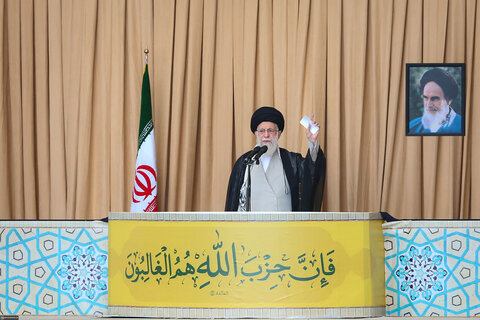برگ‌هایی از زندگی «رهبر شهید»