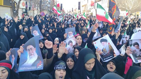 قیام زینب گونه بانوان زنجانی برای قائد امت