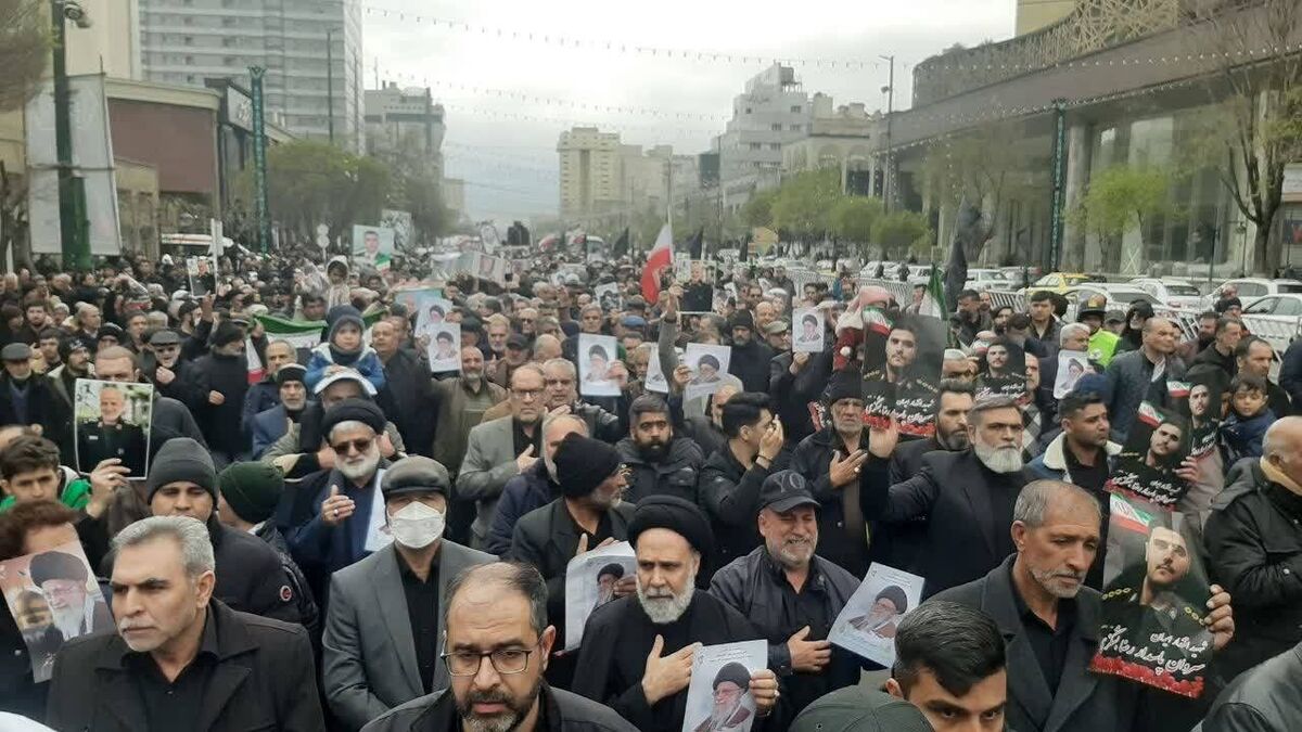تشییع پیکر مطهر ۸ شهید اقتدار وطن در مشهد