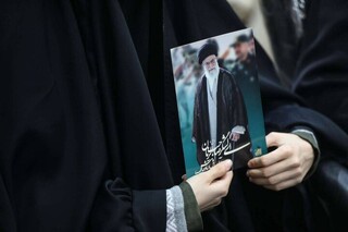 محفل شعر امین در منزل پدری شهید آیت الله خامنه ای(ره) در مشهد برگزارشد