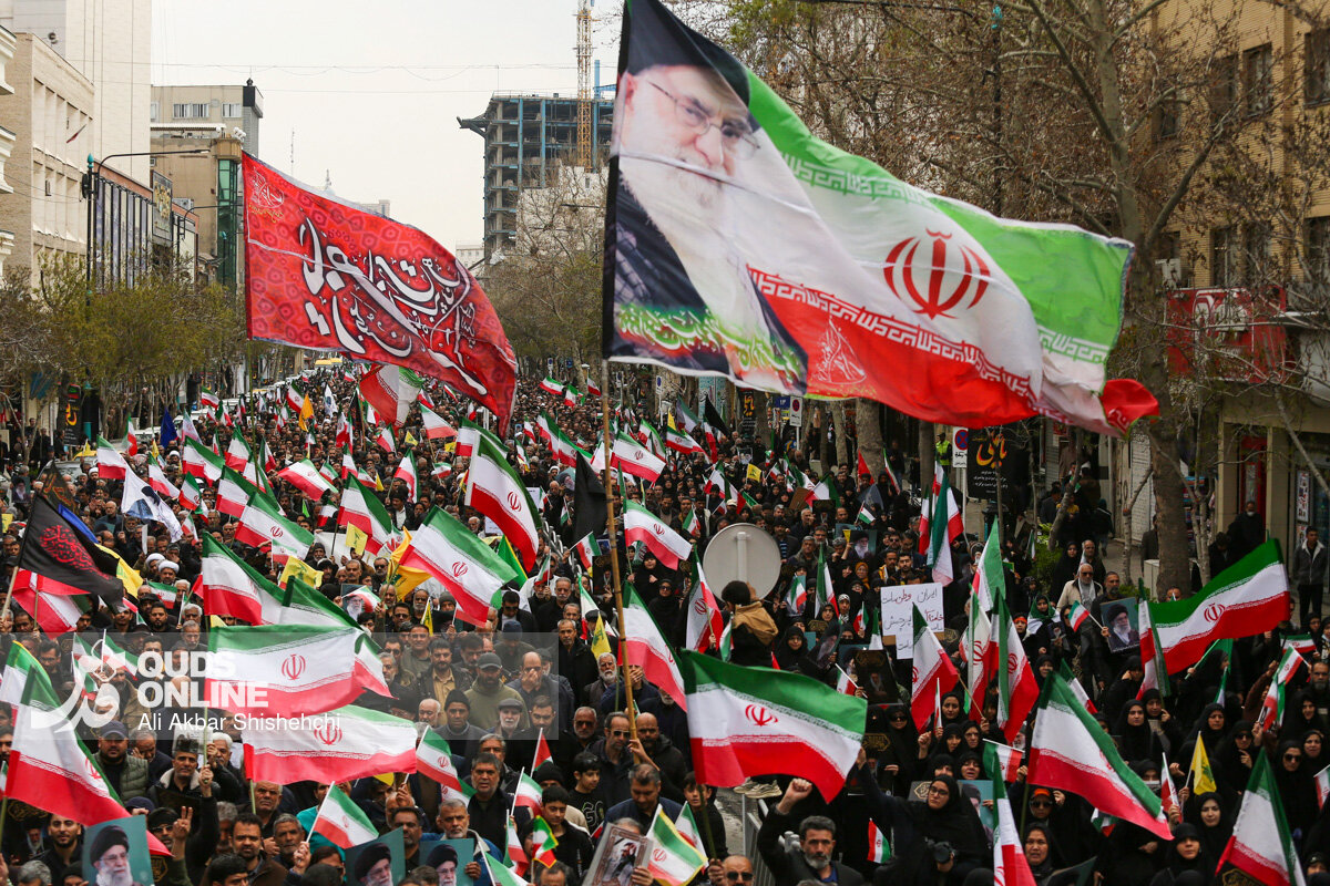 شعر عباس احمدی برای ایران قهرمان /شما ای گاوهای شیرده، دور ِخلیج فارس، نباید گرگ‌های هرزه را پروار می‌کردید