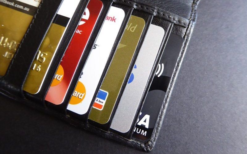 کارت‌های بانکی موقتاً تمدید شدند
