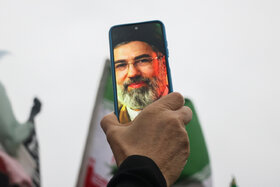 فیلم | بیعت کردن زائرین حرم امام رضا(ع) با سومین رهبر انقلاب