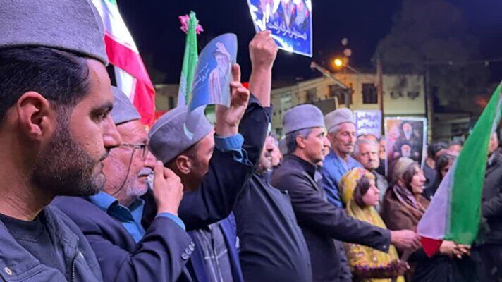 بیعت بزرگان ایل قشقایی با رهبر معظم انقلاب اسلامی