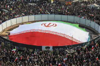 پیکر جمعی از فرماندهان شهید در میان حزن و اندوه مردم تهران تشییع شد/ فرماندهان شهید «جنگ رمضان» در قلب مردم