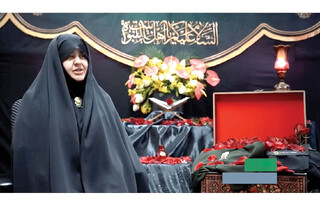 مسئول گروه ویژه خواهران حرم مطهر رضوی از خاطرات خدمت شهیده سیده بشری حسینی خامنه‌ای می‌گوید  / آقازاده‌ای در صف آخر 