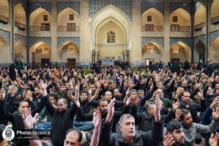 زمزمه دعا در حرم رضوی با حضور ناشنوایان؛ آوای دل‌ها در شب قدر
