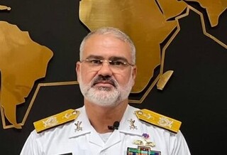 دریادار فتاحی : نیروی دریایی آمریکا اگر جرئت دارد به سواحل جاسک و تنگه هرمز نزدیک شود