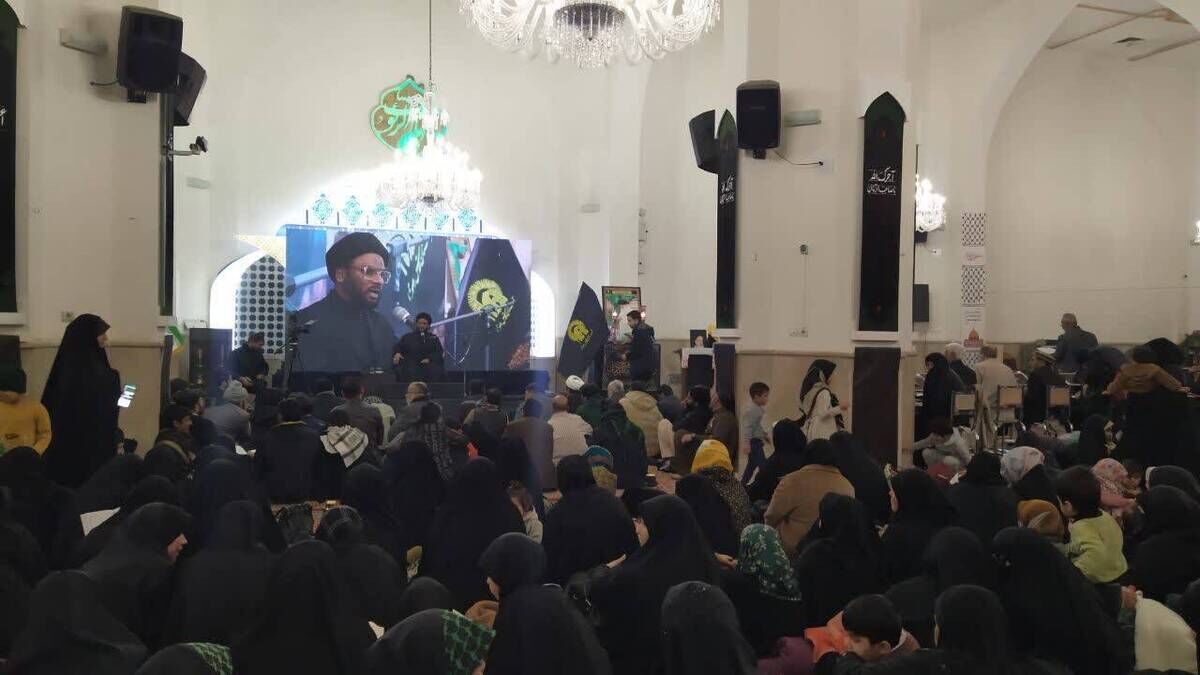 عبادت خالصانه زائران اردو زبان حرم مطهر رضوی در سومین لیله القدر