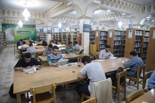 حس مطالعه در صحن و سرای رضوی