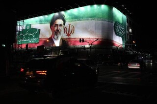 دیوارنگاره خیابان ولیعصر (عج) با طرحی از رهبر جدید انقلاب