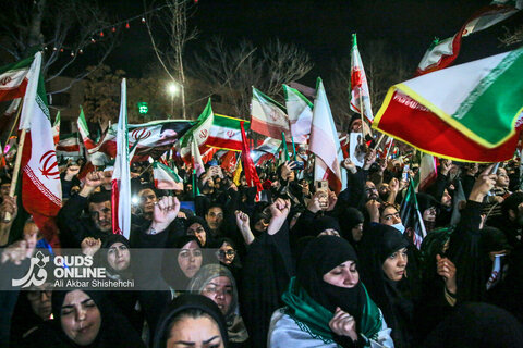شانزدهمین شب حضور خیابانی مردم مشهد در خونخواهی امام شهید