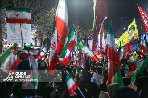 شانزدهمین شب حضور خیابانی مردم مشهد در خونخواهی امام شهید