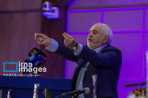 عکس منتخب سال | نخستین کنگره حزب عهد ایران
 دی ۱۴۰۴
