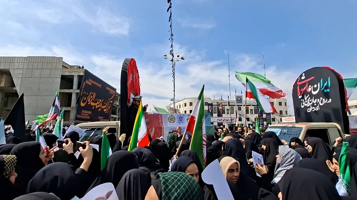 پیکر شهدای ناوچه دنا در مشهد تشییع شد