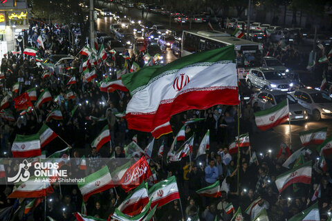 تجمع مردمی مدافعان وطن در خیابان‌های مشهد