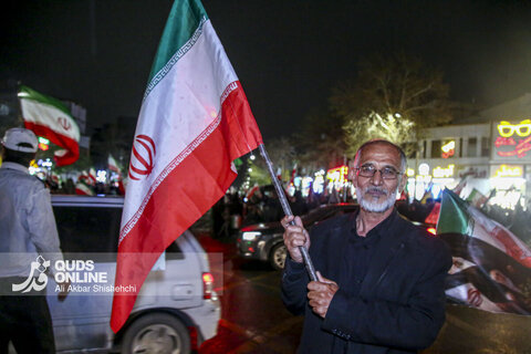 تجمع مردمی مدافعان وطن در خیابان‌های مشهد