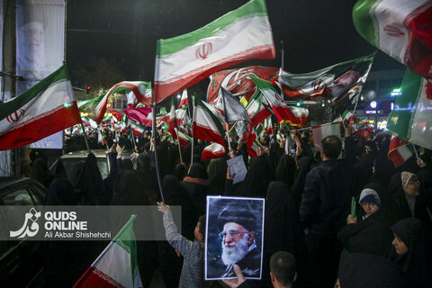 تجمع مردمی مدافعان وطن در خیابان‌های مشهد