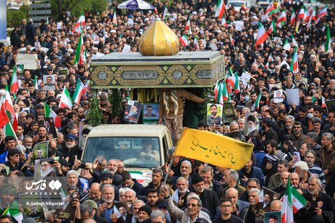 عکس منتخب هفته | تشییع پیکر سردار نائینی پس از نماز عید فطر  در تهران