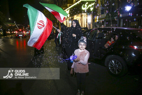 گزارش تصویری | بیست و نهمین قرار شبانه مردم مشهد در حمایت از مدافعان وطن